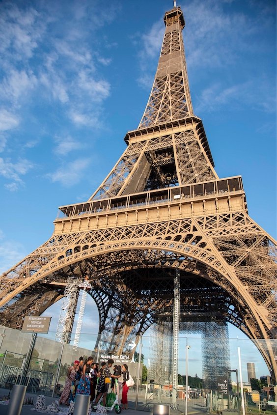 Romantic Paris post vertical (564 × 845 px) - Eiffel Tower - Romantic Paris