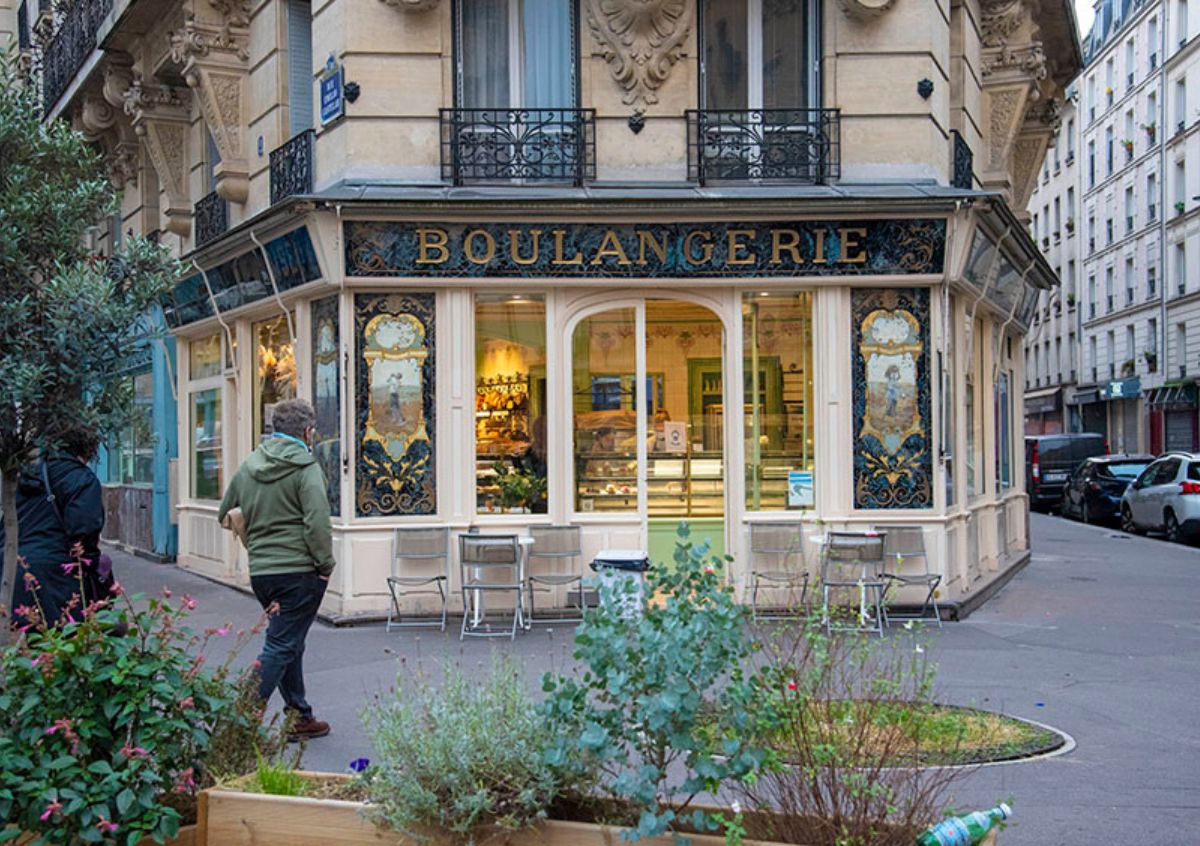 where parisians shop for bread