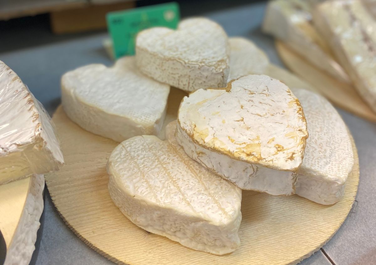 where parisians shop for cheese